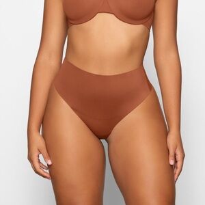 SKIMS SMOOTHING HIGH-WAISTED BRIEF BRONZE‎ SMALL New With Tags